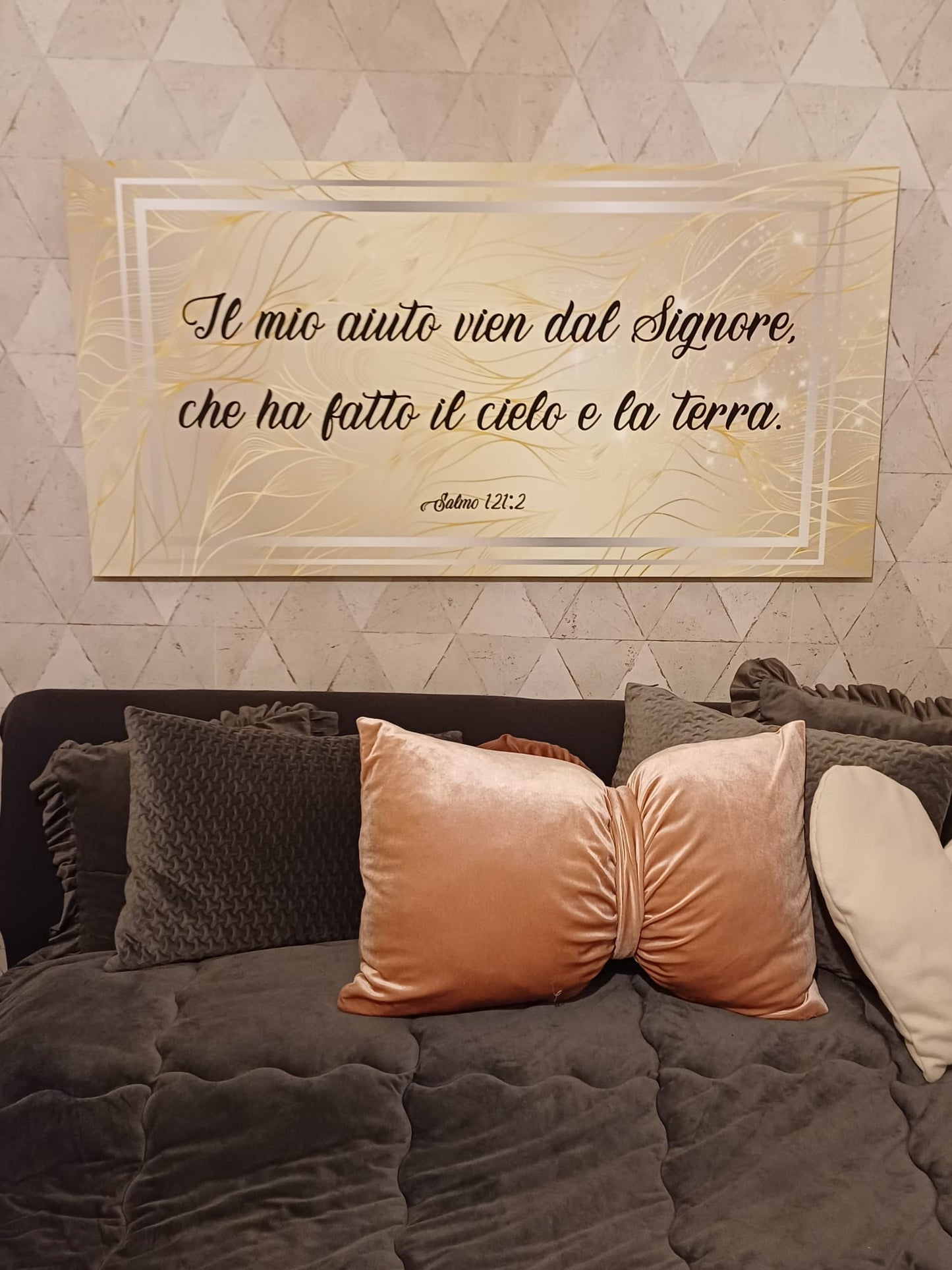 stampa su tela sfondo argento ramage oro "Il mio aiuto vien dal SIGNORE, che ha fatto il cielo e la terra." Salmo 121:2