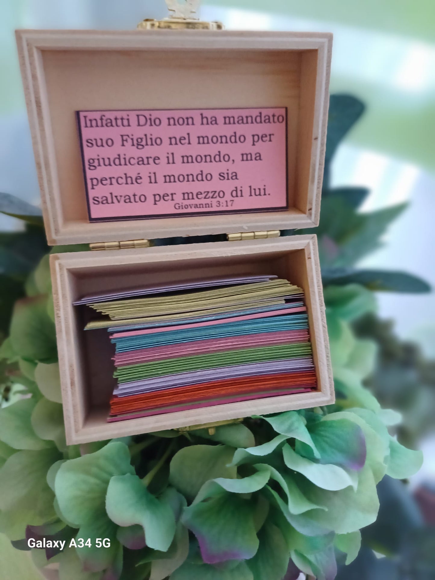 PANE DI VITA scatola legno con chiusura 160 cartoncini colorati con preziose promesse tratte dalla Parola di Dio.