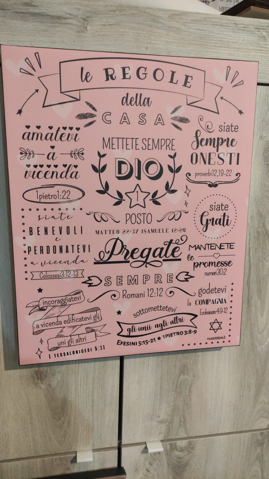 quadro in tela varie misure "LE REGOLE DELLA CASA DI DIO" sfondo colore rosa cuori bianchi