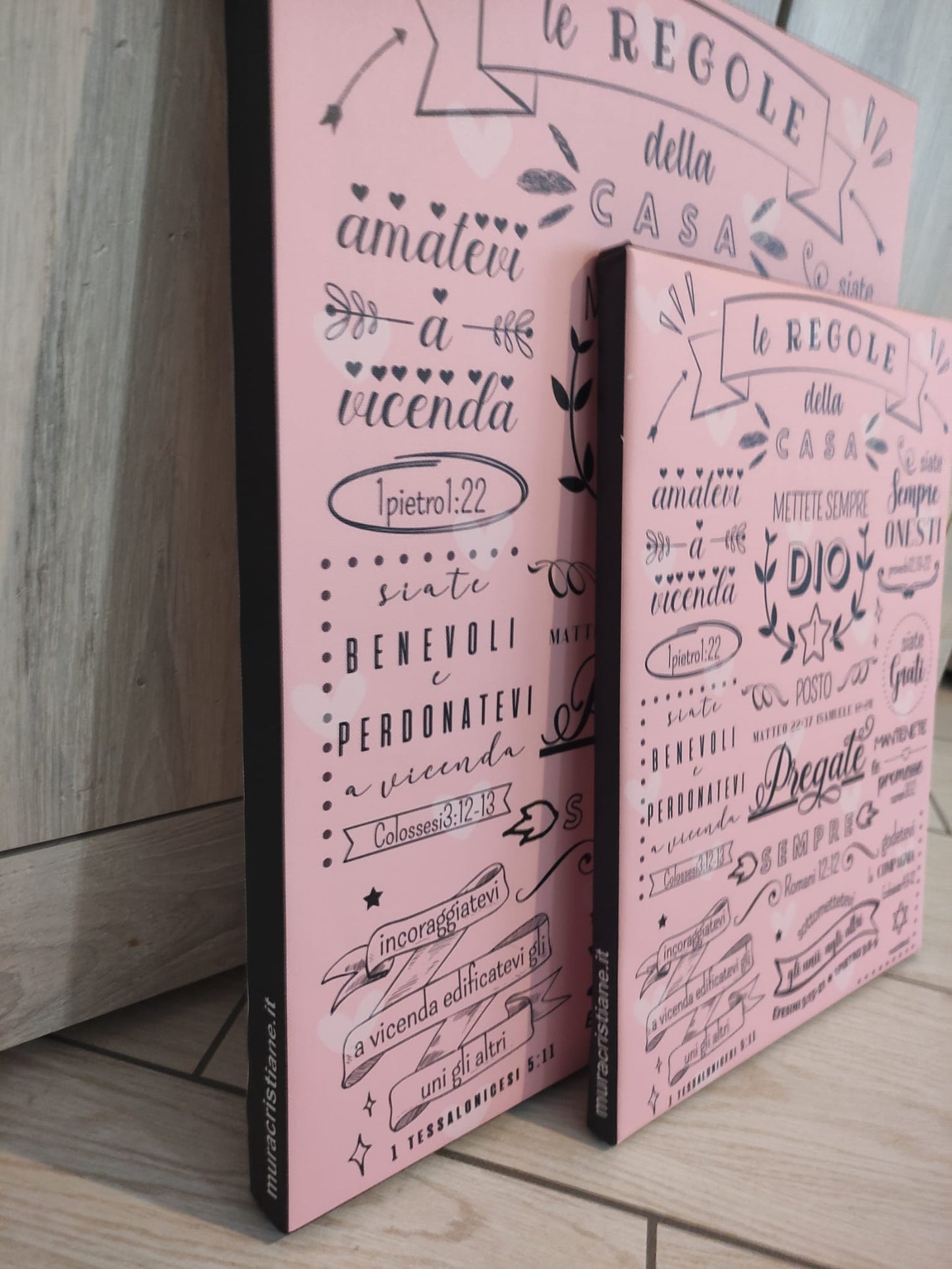quadro in tela varie misure "LE REGOLE DELLA CASA DI DIO" sfondo colore rosa cuori bianchi