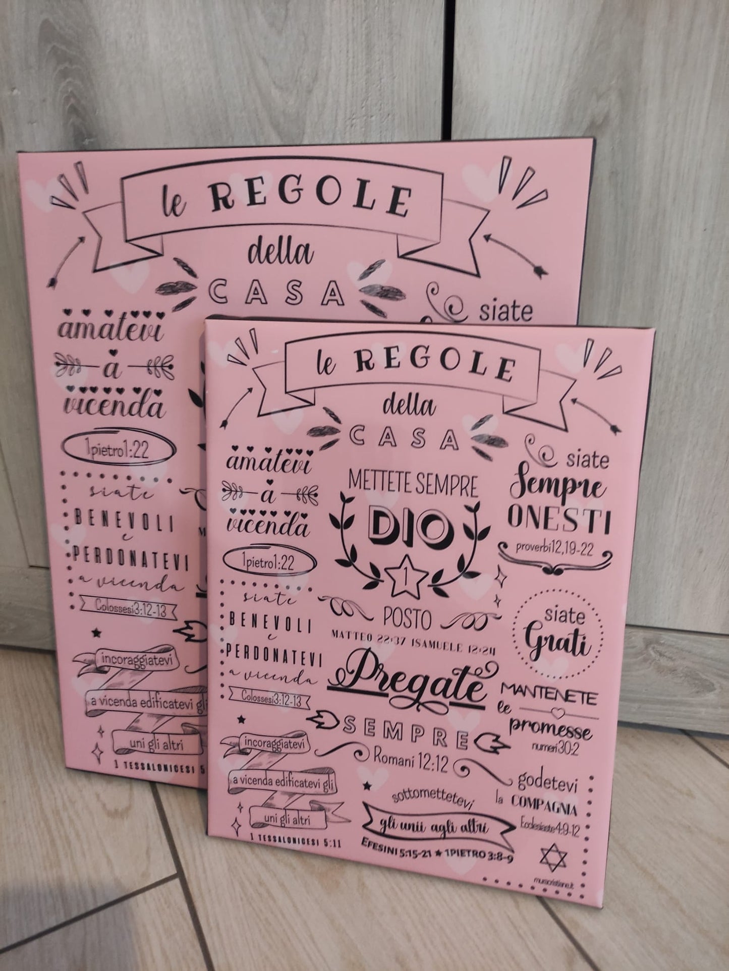 quadro in tela varie misure "LE REGOLE DELLA CASA DI DIO" sfondo colore rosa cuori bianchi